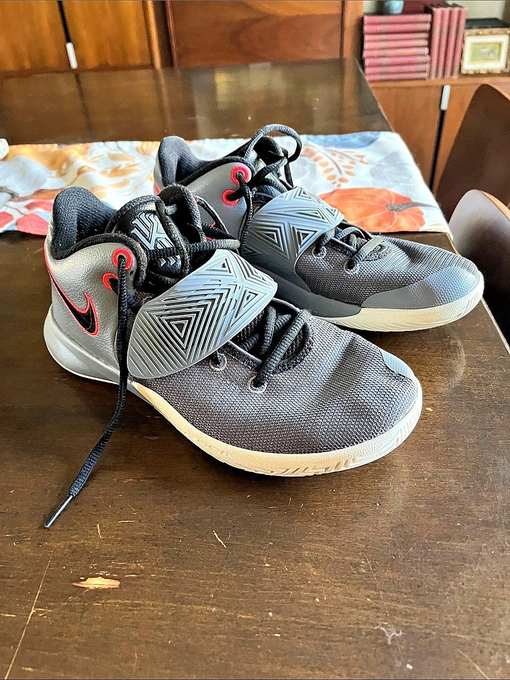 Nike LeBron Witness 4 Basketball Sneakers Gray Black Mens/Boys 7.5